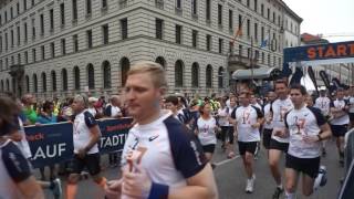 39 SportScheck Stadtlauf München 2017 Start Halbmarathon 1 Gruppe [upl. by Malita911]