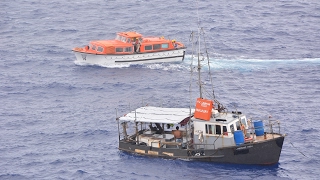 Dramatische Rettung MS ALBATROS rettet 6 Fischer aus Tonga  Phoenix Reisen Exklusiv Video [upl. by Claiborne]