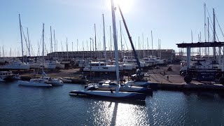 Dématage du trimaran YASASIN à Port Navy Service [upl. by Aanas]