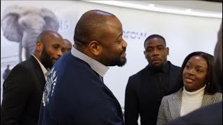 L’arrivée du Pasteur Moïse Mbiye à Londres pour son concert du 1 Mai [upl. by Eckmann]