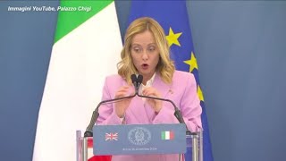 Meloni con Starmer quotEsplorare soluzioni nuove sui migrantiquot [upl. by Nikolai]