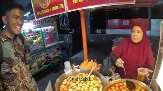 Spicy Balls Bakso – Famous Indonesian Street Food in Jakarta [upl. by Amena]