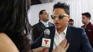 Entrevista Elvis Crespo Premios Tu Mundo 2013 [upl. by Einnahpets41]