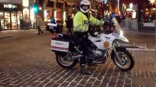 Norwegian police on BMW R1200 motorcycle in the snow [upl. by Yna]