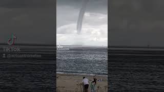 🌪️ Une impressionnante trombe marine a été observée au large de Quiberon [upl. by Nodaj]