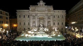 Rome  leau coule à nouveau dans la célèbre fontaine de Trevi [upl. by Shaw]