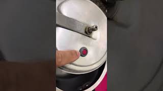 Como a panela de pressão explode qual o motivo pressure cooker [upl. by Rinaldo138]