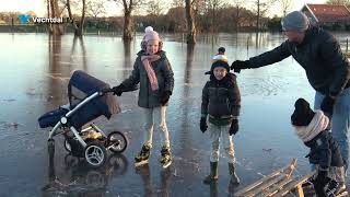 Schaatsen op ondergelopen weiland in Heemse Hardenberg [upl. by Huntley]