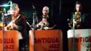 Doctor bob Gordonpor la Antigua Jazz Band les luthiers [upl. by Zweig]