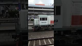 Lokomotif cc201 89 01 cpn ka airlangga video keretaapi shortvideo train shorts [upl. by Asiled606]