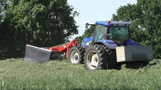 Verdichten von Grassilage 2 Schnitt mit Schweren Radlader und Traktoren beim Entladen von Silage non [upl. by Turro]