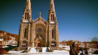 La basilique de SainteAnnedeBeaupré  son rayonnement dhier à aujourdhui [upl. by Refinnaej81]