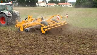 Fendt 826 amp DiscOMulch Gold 6m Semi porté [upl. by Fairley695]