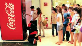 CocaCola  Máquina da Felicidade em Porto Alegre [upl. by Arlan813]