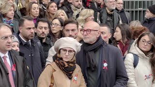 25 novembre a flash mob Milano anche famiglia di Giulia Tramontano [upl. by Reinnej]