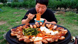 🥩파김치와 김치까지 같이 구운 솥뚜껑 삼겹살 용가리 불비빔면까지 Korean BBQ with Spicy noodles 요리amp먹방  Mukbang eating show [upl. by Aicekal]