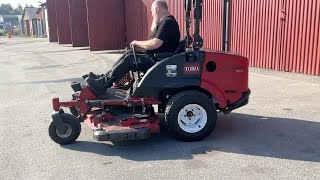 Köp Gräsklippare Toro Groundmaster 7200 med polar trackit hytt och vikplog på Klaravik [upl. by Arorua]