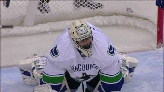 Roberto Luongo Robs Mike Modano [upl. by Aicenod635]