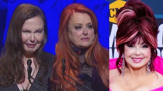 Naomi Judd’s Daughters Break Down During Country Music Hall of Fame Induction [upl. by Anetsirhc]