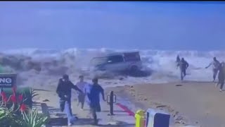 Furia del mar sorprende a visitantes de una playa en Ventura [upl. by Nob]