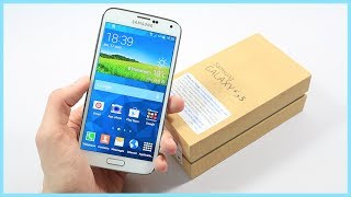 Déballage du Samsung Galaxy S5 et premier démarrage Unboxing en Français [upl. by Uv772]