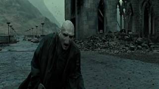 Harry Potter amp The Deathly Hallows Part 2  Harry Fights Voldemort Inside Hogwarts [upl. by Muslim]