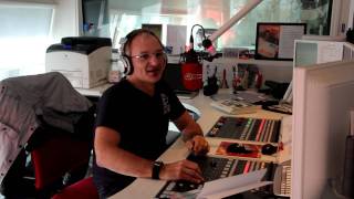 Qmusic NL Bas Schmidt wint €8900 met het 2e Geluid [upl. by Kurr443]