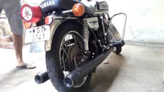 Indian Yamaha RD350 exhaust sound [upl. by Ricketts]