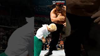 La LUCHA de GIGANTE vs ENANO en WWE 😂 shorts [upl. by Elka]