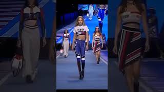 Hadid sisters walking side by side in Tommy Hilfiger 2018 show tommyhilfiger gigi bellafypシ゚ [upl. by Jago162]