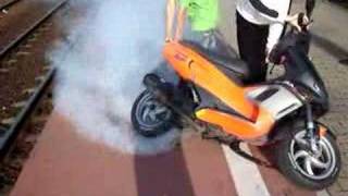 Gilera Runner SP 50 Burnout Old Tire [upl. by Limbert341]