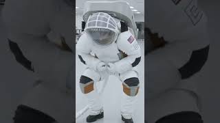 ¿Qué Traje Espacial Elegir SpaceX vs NASA [upl. by Ellenej739]