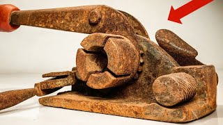 Rusty Antique Box Strapping Tensioner Tool Restoration  Old and New Mix Restoration Projects [upl. by Oiramat]