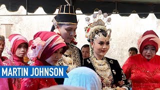 TRADITIONAL INDONESIAN WEDDING RECEPTION [upl. by Hnah]