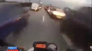 Brezilyalı Çılgın Motorcu trafikte [upl. by Brost665]