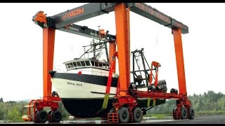 ASCOM 660 ST capacity Boat Hoist at Port of Toledo USA [upl. by Aaron471]