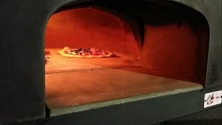 Pizza Napoletana nel forno a legna Subito Cotto 80 [upl. by Goddord]