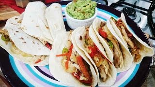 Tacos de pollo con salsa de queso picante [upl. by Hamforrd44]