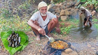 Tribal Old man catching river fish and cooking recipe बाबांनी पकडले जाळ्याने मासे आणि बनवली रेसिपी [upl. by Wilmar]