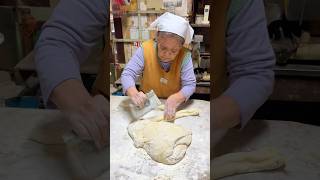 85歳のチヅばあちゃんが朝4時から1人で頑張るパン屋さん🍞 japanesefood [upl. by Avehstab]