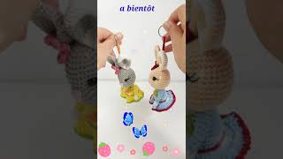 Porteclés lapin au crochet [upl. by Whitney411]