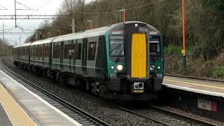 Northwestern pulling into Canley station Coventry 301223 [upl. by Graehme110]