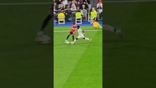 VINICIUS JR ES TOREADO POR JUGADOR DEL AC MILAN EN EL BERNABÉU REAL MADRID 13 football shorts [upl. by Nylarat134]