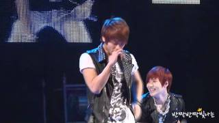 fancam 110526 SHINee Jonghyun forgot to sing his part  Gangnam University Festival [upl. by Clareta225]