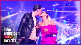 Guaynaa y Lele Pons cantan Abajito y De Party En Party  Latin AMAs 2023 [upl. by Immij]