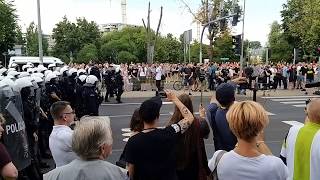 Policja siłą usuwa osoby które blokowały Marsz Równości w Białymstoku [upl. by Rairb]