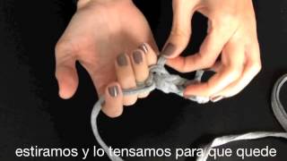 Tutorial I Cómo tejer una pulsera de trapillo con los dedos [upl. by Edmondo]