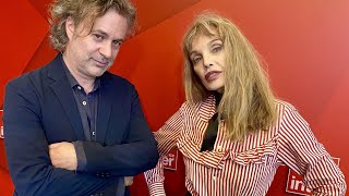 Arielle Dombasle  France Inter  Sous le soleil de Platon  Iconics 25 juillet 2024 [upl. by Lydnek]