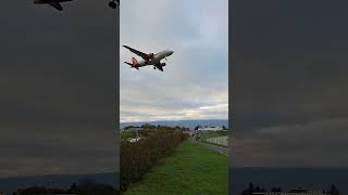 Atterrissage easyJet aéroport de Genève Suisse suisse [upl. by Caresse]