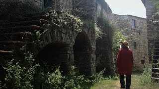 LItalia dei borghi fantasma la storia di Roscigno Vecchia [upl. by Airtemak]